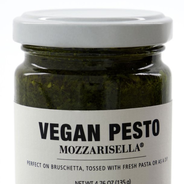 Vegan pesto with mozzarisella